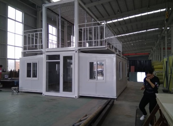 expandable container house with Glass sun room