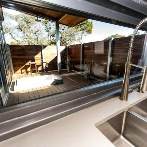 THE AUSTIN VACATION CONTAINER HOME-L