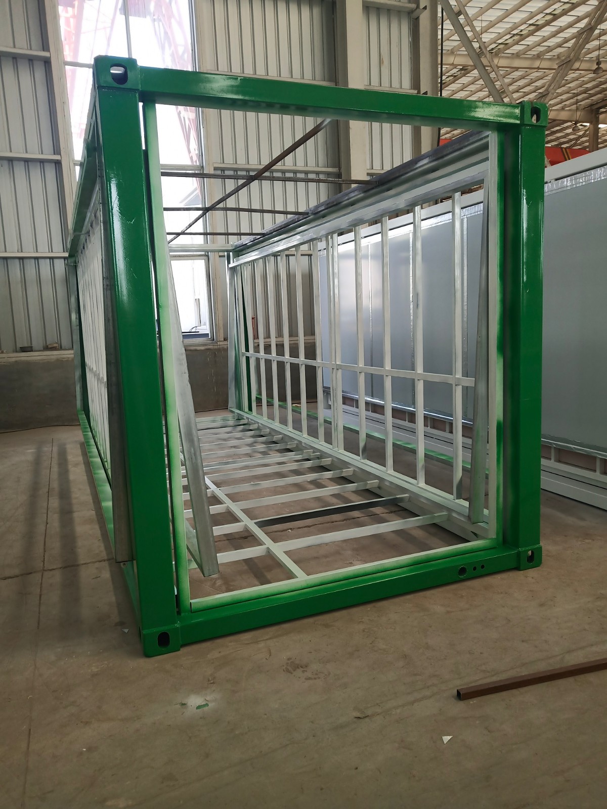 Expandable container house made by  sandwich panel-L