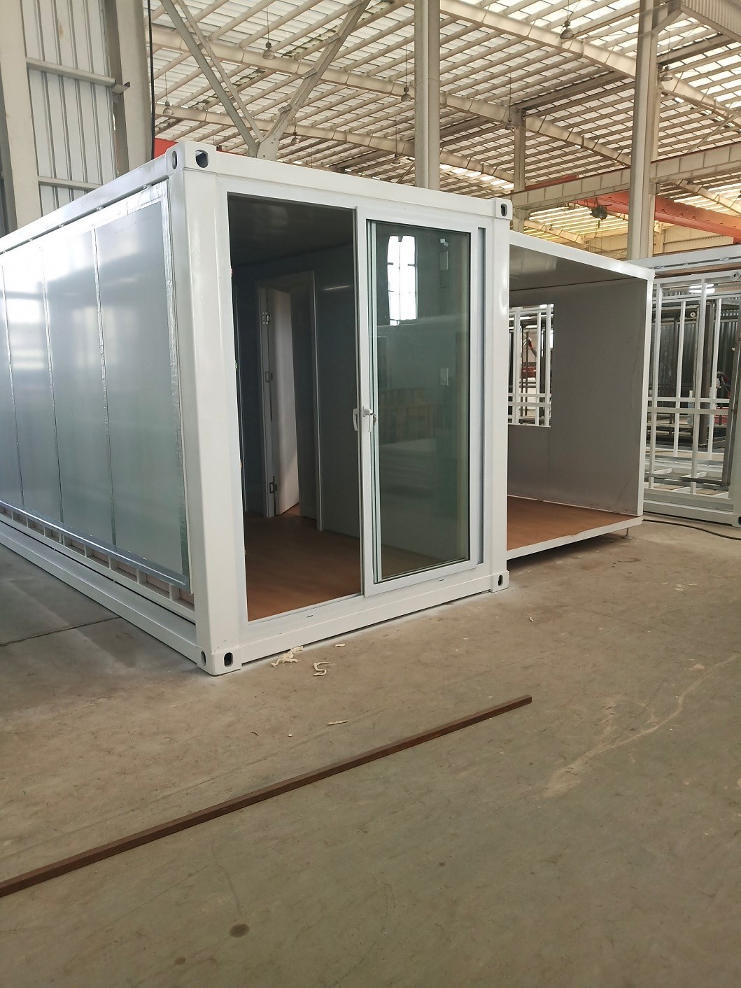 Expandable container house made by  sandwich panel-L