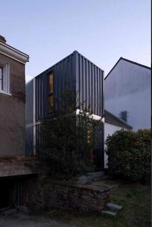 shipping containers  an excellent option for an extension to a home -L